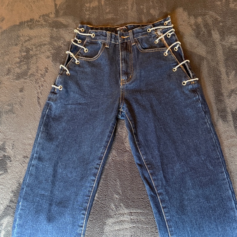 Stylish Blue Rhinestone Lace-Up Women Jeans